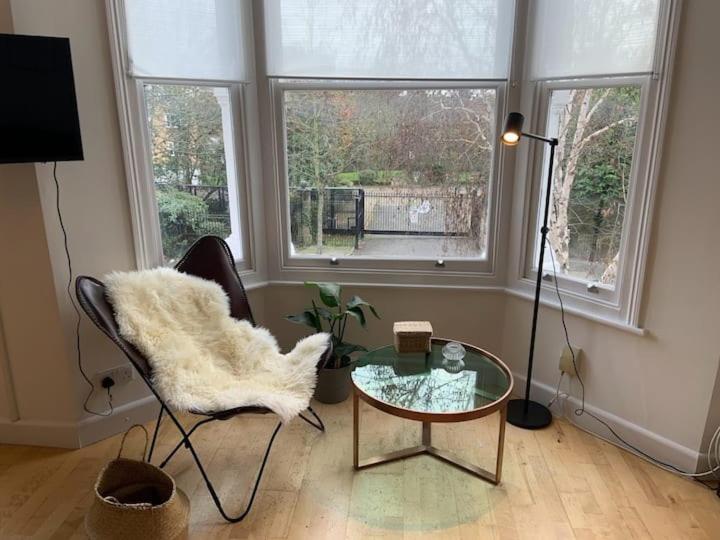 Lovely Spacious 1-Bedroom Flat In Tufnell Park Close To Central Лондон Екстер'єр фото
